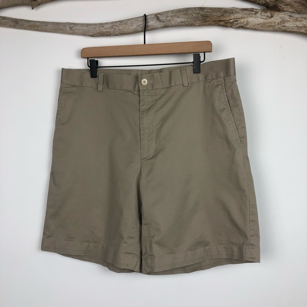 Southern Tide 9" Khaki Shorts. 36.